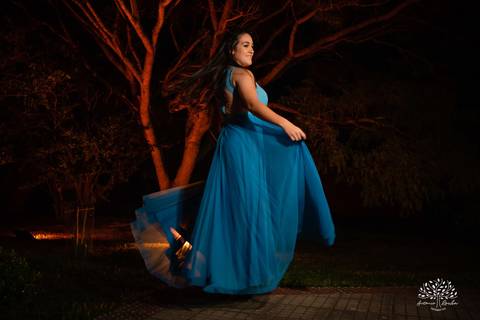 Lívia – Lívia 15 Anos – Ensaio – Ensaio Debutante – Casa da Amizade – Debutante – Campo – Felicidade – Associação Rural de Pelotas – Azul – Fotografia de Família – Debutante – Cantora – Vestido – Lacrou – Antonio Rocha Fotografias – Pelotas – Linda'