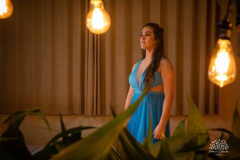 Lívia – Lívia 15 Anos – Ensaio – Ensaio Debutante – Casa da Amizade – Debutante – Campo – Felicidade – Associação Rural de Pelotas – Azul – Fotografia de Família – Debutante – Cantora – Vestido – Lacrou – Antonio Rocha Fotografias – Pelotas – Linda'