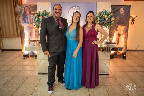 Lívia – Lívia 15 Anos – Ensaio – Ensaio Debutante – Casa da Amizade – Debutante – Campo – Felicidade – Associação Rural de Pelotas – Azul – Fotografia de Família – Debutante – Cantora – Vestido – Lacrou – Antonio Rocha Fotografias – Pelotas – Linda'