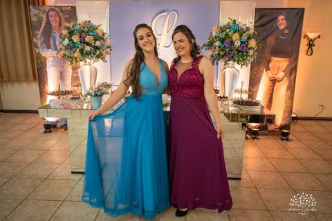Lívia – Lívia 15 Anos – Ensaio – Ensaio Debutante – Casa da Amizade – Debutante – Campo – Felicidade – Associação Rural de Pelotas – Azul – Fotografia de Família – Debutante – Cantora – Vestido – Lacrou – Antonio Rocha Fotografias – Pelotas – Linda'