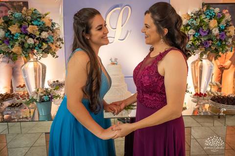 Lívia – Lívia 15 Anos – Ensaio – Ensaio Debutante – Casa da Amizade – Debutante – Campo – Felicidade – Associação Rural de Pelotas – Azul – Fotografia de Família – Debutante – Cantora – Vestido – Lacrou – Antonio Rocha Fotografias – Pelotas – Linda'