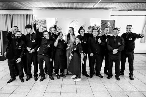 Lívia – Lívia 15 Anos – Ensaio – Ensaio Debutante – Casa da Amizade – Debutante – Campo – Felicidade – Associação Rural de Pelotas – Azul – Fotografia de Família – Debutante – Cantora – Vestido – Lacrou – Antonio Rocha Fotografias – Pelotas – Linda'