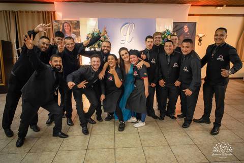 Lívia – Lívia 15 Anos – Ensaio – Ensaio Debutante – Casa da Amizade – Debutante – Campo – Felicidade – Associação Rural de Pelotas – Azul – Fotografia de Família – Debutante – Cantora – Vestido – Lacrou – Antonio Rocha Fotografias – Pelotas – Linda'