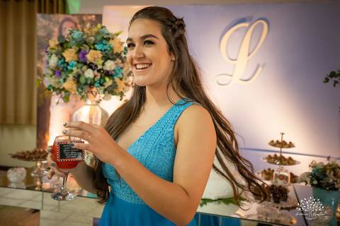 Lívia – Lívia 15 Anos – Ensaio – Ensaio Debutante – Casa da Amizade – Debutante – Campo – Felicidade – Associação Rural de Pelotas – Azul – Fotografia de Família – Debutante – Cantora – Vestido – Lacrou – Antonio Rocha Fotografias – Pelotas – Linda'