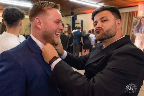 Lívia – Lívia 15 Anos – Ensaio – Ensaio Debutante – Casa da Amizade – Debutante – Campo – Felicidade – Associação Rural de Pelotas – Azul – Fotografia de Família – Debutante – Cantora – Vestido – Lacrou – Antonio Rocha Fotografias – Pelotas – Linda'
