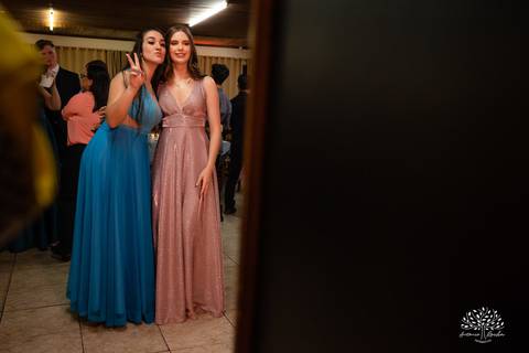 Lívia – Lívia 15 Anos – Ensaio – Ensaio Debutante – Casa da Amizade – Debutante – Campo – Felicidade – Associação Rural de Pelotas – Azul – Fotografia de Família – Debutante – Cantora – Vestido – Lacrou – Antonio Rocha Fotografias – Pelotas – Linda'
