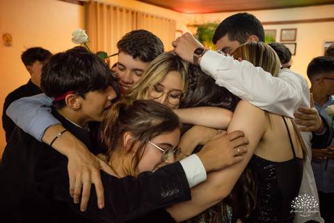 Lívia – Lívia 15 Anos – Ensaio – Ensaio Debutante – Casa da Amizade – Debutante – Campo – Felicidade – Associação Rural de Pelotas – Azul – Fotografia de Família – Debutante – Cantora – Vestido – Lacrou – Antonio Rocha Fotografias – Pelotas – Linda'