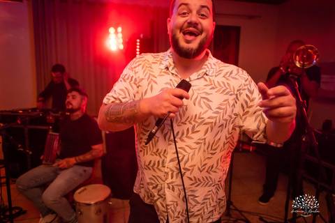 Lívia – Lívia 15 Anos – Ensaio – Ensaio Debutante – Casa da Amizade – Debutante – Campo – Felicidade – Associação Rural de Pelotas – Azul – Fotografia de Família – Debutante – Cantora – Vestido – Lacrou – Antonio Rocha Fotografias – Pelotas – Linda'