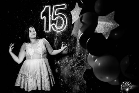 •	Eduarda Leão – Duda - 15 anos -Ensaio pré-festa – Pelotas -Parque Uma - Las Acácias - Sorriso contagiante - debutantes - Making of - Ponte Jaguarão-Rio Branco - AABB de Jaguarão - Festa íntima – valsa - Dança coreografada - Antonio Rocha Fotografias'