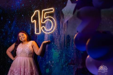 •	Eduarda Leão – Duda - 15 anos -Ensaio pré-festa – Pelotas -Parque Uma - Las Acácias - Sorriso contagiante - debutantes - Making of - Ponte Jaguarão-Rio Branco - AABB de Jaguarão - Festa íntima – valsa - Dança coreografada - Antonio Rocha Fotografias'