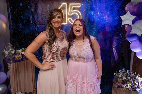 •	Eduarda Leão – Duda - 15 anos -Ensaio pré-festa – Pelotas -Parque Uma - Las Acácias - Sorriso contagiante - debutantes - Making of - Ponte Jaguarão-Rio Branco - AABB de Jaguarão - Festa íntima – valsa - Dança coreografada - Antonio Rocha Fotografias'