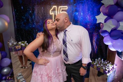 •	Eduarda Leão – Duda - 15 anos -Ensaio pré-festa – Pelotas -Parque Uma - Las Acácias - Sorriso contagiante - debutantes - Making of - Ponte Jaguarão-Rio Branco - AABB de Jaguarão - Festa íntima – valsa - Dança coreografada - Antonio Rocha Fotografias'