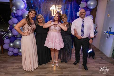 •	Eduarda Leão – Duda - 15 anos -Ensaio pré-festa – Pelotas -Parque Uma - Las Acácias - Sorriso contagiante - debutantes - Making of - Ponte Jaguarão-Rio Branco - AABB de Jaguarão - Festa íntima – valsa - Dança coreografada - Antonio Rocha Fotografias'