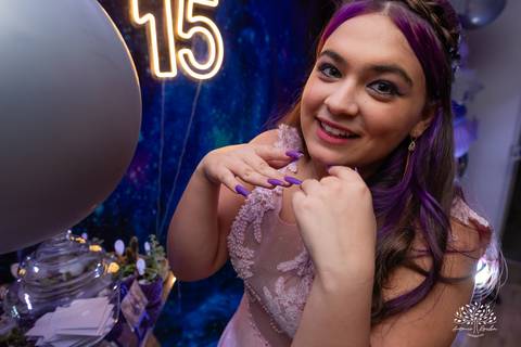 •	Eduarda Leão – Duda - 15 anos -Ensaio pré-festa – Pelotas -Parque Uma - Las Acácias - Sorriso contagiante - debutantes - Making of - Ponte Jaguarão-Rio Branco - AABB de Jaguarão - Festa íntima – valsa - Dança coreografada - Antonio Rocha Fotografias'