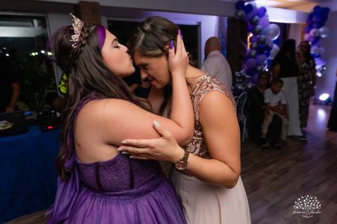 •	Eduarda Leão – Duda - 15 anos -Ensaio pré-festa – Pelotas -Parque Uma - Las Acácias - Sorriso contagiante - debutantes - Making of - Ponte Jaguarão-Rio Branco - AABB de Jaguarão - Festa íntima – valsa - Dança coreografada - Antonio Rocha Fotografias'