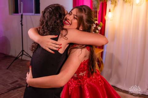 festa - Helena Kichofel - Comunidade Sant'Ana - Colônia Maciel - Pelotas/RS - ensaio externo - nascer do Sol - praia do Laranjal - por do sol - Parque Una - making of vestido - valsa - saia rodada - surpresa - anel de 15 anos – Antonio Rocha Fotografiasfe'