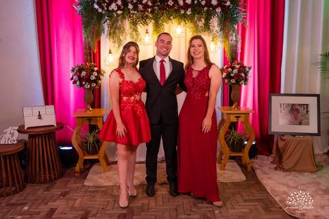 festa - Helena Kichofel - Comunidade Sant'Ana - Colônia Maciel - Pelotas/RS - ensaio externo - nascer do Sol - praia do Laranjal - por do sol - Parque Una - making of vestido - valsa - saia rodada - surpresa - anel de 15 anos – Antonio Rocha Fotografias'