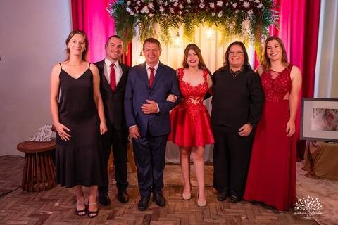festa - Helena Kichofel - Comunidade Sant'Ana - Colônia Maciel - Pelotas/RS - ensaio externo - nascer do Sol - praia do Laranjal - por do sol - Parque Una - making of vestido - valsa - saia rodada - surpresa - anel de 15 anos – Antonio Rocha Fotografias'