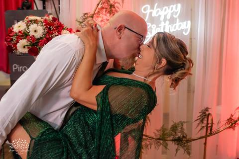 •	Festa - 15 anos - Helena Kolhs Fischer – Ensaio - Vinícola Nardello - Morro Redondo – Homenagens - Troca de sapato – Valsa - pista de dança -Infinity Bartenders -Vestido vermelho – Antonio Rocha Fotografias - Pelotas'