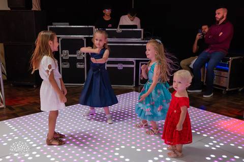 •	Festa - 15 anos - Helena Kolhs Fischer – Ensaio - Vinícola Nardello - Morro Redondo – Homenagens - Troca de sapato – Valsa - pista de dança -Infinity Bartenders -Vestido vermelho – Antonio Rocha Fotografias - Pelotas'