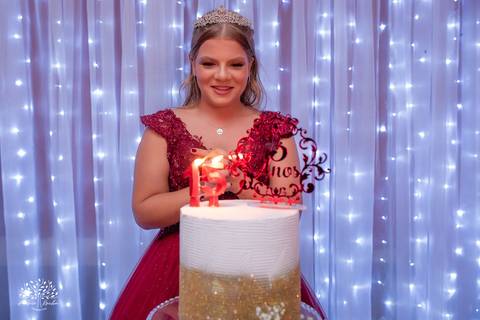 •	Festa - 15 anos - Helena Kolhs Fischer – Ensaio - Vinícola Nardello - Morro Redondo – Homenagens - Troca de sapato – Valsa - pista de dança -Infinity Bartenders -Vestido vermelho – Antonio Rocha Fotografias - Pelotas'