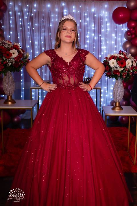 •	Festa - 15 anos - Helena Kolhs Fischer – Ensaio - Vinícola Nardello - Morro Redondo – Homenagens - Troca de sapato – Valsa - pista de dança -Infinity Bartenders -Vestido vermelho – Antonio Rocha Fotografias - Pelotas'