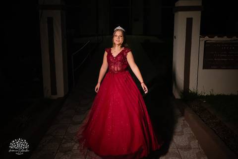 •	Festa - 15 anos - Helena Kolhs Fischer – Ensaio - Vinícola Nardello - Morro Redondo – Homenagens - Troca de sapato – Valsa - pista de dança -Infinity Bartenders -Vestido vermelho – Antonio Rocha Fotografias - Pelotas'