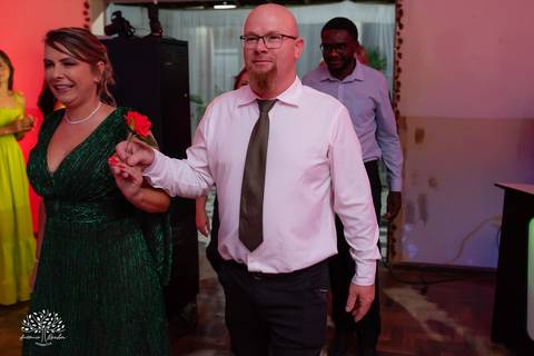 •	Festa - 15 anos - Helena Kolhs Fischer – Ensaio - Vinícola Nardello - Morro Redondo – Homenagens - Troca de sapato – Valsa - pista de dança -Infinity Bartenders -Vestido vermelho – Antonio Rocha Fotografias - Pelotas'