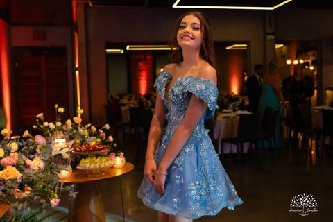 Noite especial – Analu – decoração impecável – debutante -talento -guitarrista – banda – surpresas 15 anos – dança pai – balada – balada -  pista-de-dança - memórias -  Antonio Rocha Fotografias – Engenho Eventos - Pelotas'