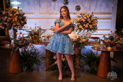 Noite especial – Analu – decoração impecável – debutante -talento -guitarrista – banda – surpresas 15 anos – dança pai – balada – balada -  pista-de-dança - memórias -  Antonio Rocha Fotografias – Engenho Eventos - Pelotas'