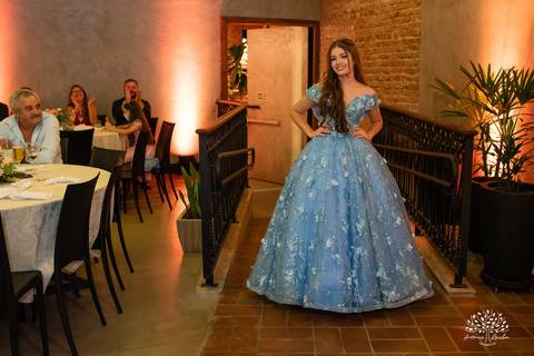 Noite especial – Analu – decoração impecável – debutante -talento -guitarrista – banda – surpresas 15 anos – dança pai – balada – balada -  pista-de-dança - memórias -  Antonio Rocha Fotografias – Engenho Eventos - Pelotas'