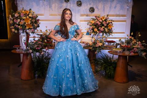 Noite especial – Analu – decoração impecável – debutante -talento -guitarrista – banda – surpresas 15 anos – dança pai – balada – balada -  pista-de-dança - memórias -  Antonio Rocha Fotografias – Engenho Eventos - Pelotas'