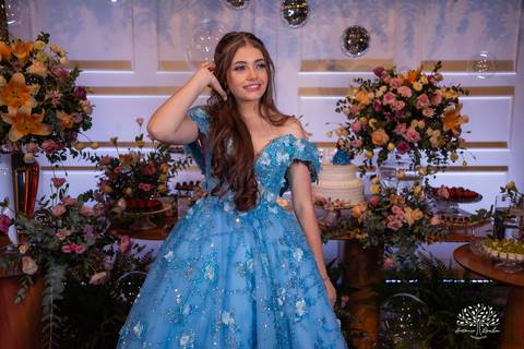Noite especial – Analu – decoração impecável – debutante -talento -guitarrista – banda – surpresas 15 anos – dança pai – balada – balada -  pista-de-dança - memórias -  Antonio Rocha Fotografias – Engenho Eventos - Pelotas'