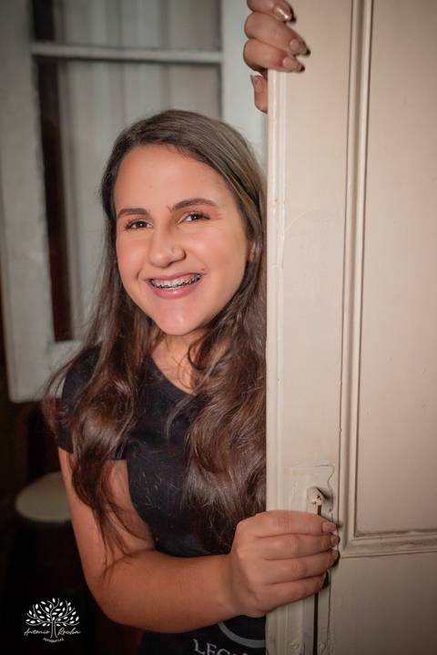 ensaio - pré-festa - 15 anos - debutante - Maitê - café Cúrcuma - risos - personalidade - Monte Bonito - raízes - essência - família - verdade - conexão - momentos únicos - preparação - festa - confiança - carinho - Antonio Rocha Fotografias'
