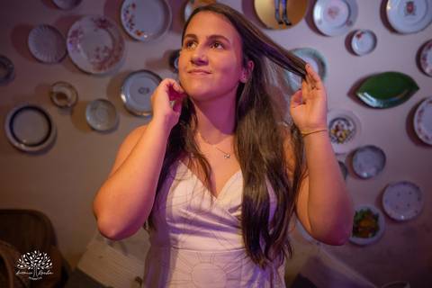 ensaio - pré-festa - 15 anos - debutante - Maitê - café Cúrcuma - risos - personalidade - Monte Bonito - raízes - essência - família - verdade - conexão - momentos únicos - preparação - festa - confiança - carinho - Antonio Rocha Fotografias'