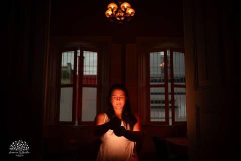 ensaio - pré-festa - 15 anos - debutante - Maitê - café Cúrcuma - risos - personalidade - Monte Bonito - raízes - essência - família - verdade - conexão - momentos únicos - preparação - festa - confiança - carinho - Antonio Rocha Fotografias'