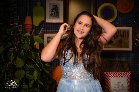 ensaio - pré-festa - 15 anos - debutante - Maitê - café Cúrcuma - risos - personalidade - Monte Bonito - raízes - essência - família - verdade - conexão - momentos únicos - preparação - festa - confiança - carinho - Antonio Rocha Fotografias'