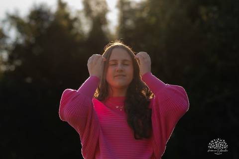 ensaio - pré-festa - 15 anos - debutante - Maitê - café Cúrcuma - risos - personalidade - Monte Bonito - raízes - essência - família - verdade - conexão - momentos únicos - preparação - festa - confiança - carinho - Antonio Rocha Fotografias'