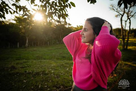 ensaio - pré-festa - 15 anos - debutante - Maitê - café Cúrcuma - risos - personalidade - Monte Bonito - raízes - essência - família - verdade - conexão - momentos únicos - preparação - festa - confiança - carinho - Antonio Rocha Fotografias'