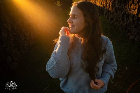 ensaio - pré-festa - 15 anos - debutante - Maitê - café Cúrcuma - risos - personalidade - Monte Bonito - raízes - essência - família - verdade - conexão - momentos únicos - preparação - festa - confiança - carinho - Antonio Rocha Fotografias'