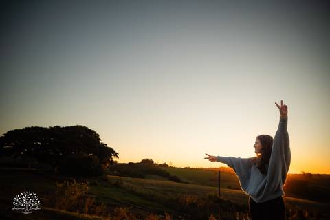 ensaio - pré-festa - 15 anos - debutante - Maitê - café Cúrcuma - risos - personalidade - Monte Bonito - raízes - essência - família - verdade - conexão - momentos únicos - preparação - festa - confiança - carinho - Antonio Rocha Fotografias'