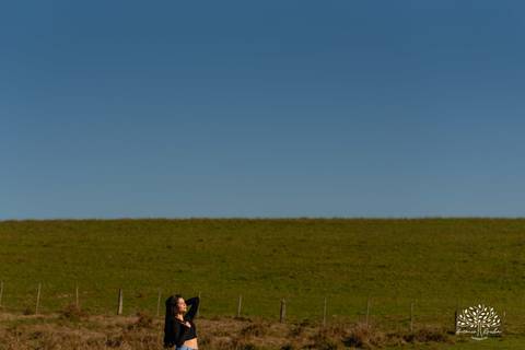 ensaio externo de 15 anos - Bruna - conexão com a natureza - fotos com égua - pré-festa de debutante - fotografia ao ar livre - céu azul  - celebração de 15 anos - Antonio Rocha Fotografias - São Lourenço do Sul - Pelotas - Festa de 15 anos - Debutante'