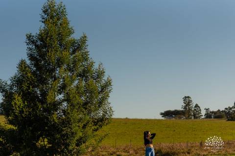 ensaio externo de 15 anos - Bruna - conexão com a natureza - fotos com égua - pré-festa de debutante - fotografia ao ar livre - céu azul  - celebração de 15 anos - Antonio Rocha Fotografias - São Lourenço do Sul - Pelotas - Festa de 15 anos - Debutante'