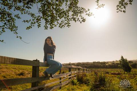 ensaio externo de 15 anos - Bruna - conexão com a natureza - fotos com égua - pré-festa de debutante - fotografia ao ar livre - céu azul  - celebração de 15 anos - Antonio Rocha Fotografias - São Lourenço do Sul - Pelotas - Festa de 15 anos - Debutante'