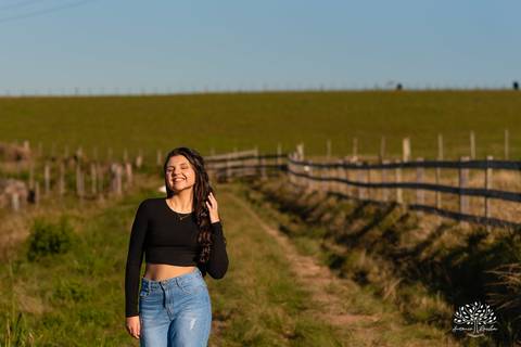 ensaio externo de 15 anos - Bruna - conexão com a natureza - fotos com égua - pré-festa de debutante - fotografia ao ar livre - céu azul  - celebração de 15 anos - Antonio Rocha Fotografias - São Lourenço do Sul - Pelotas - Festa de 15 anos - Debutante'