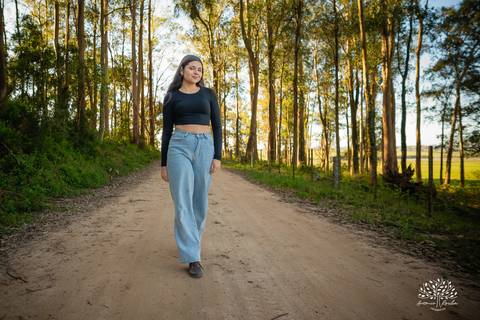 ensaio externo de 15 anos - Bruna - conexão com a natureza - fotos com égua - pré-festa de debutante - fotografia ao ar livre - céu azul  - celebração de 15 anos - Antonio Rocha Fotografias - São Lourenço do Sul - Pelotas - Festa de 15 anos - Debutante'