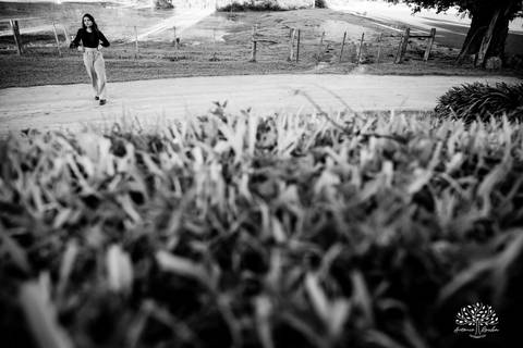 ensaio externo de 15 anos - Bruna - conexão com a natureza - fotos com égua - pré-festa de debutante - fotografia ao ar livre - céu azul  - celebração de 15 anos - Antonio Rocha Fotografias - São Lourenço do Sul - Pelotas - Festa de 15 anos - Debutante'