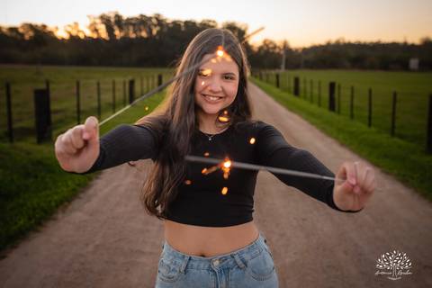ensaio externo de 15 anos - Bruna - conexão com a natureza - fotos com égua - pré-festa de debutante - fotografia ao ar livre - céu azul  - celebração de 15 anos - Antonio Rocha Fotografias - São Lourenço do Sul - Pelotas - Festa de 15 anos - Debutante'