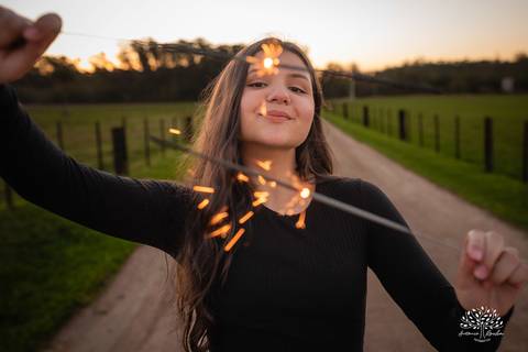 ensaio externo de 15 anos - Bruna - conexão com a natureza - fotos com égua - pré-festa de debutante - fotografia ao ar livre - céu azul  - celebração de 15 anos - Antonio Rocha Fotografias - São Lourenço do Sul - Pelotas - Festa de 15 anos - Debutante'