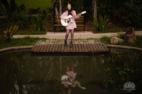 ensaio de 15 anos - fotografia de debutante - Ana Julia - violão José Bezerra - chácara da família Fiss - vestido de princesa - fotos de 15 anos - Antonio Rocha Fotografias -  memórias de 15 anos - sessão de fotos - Pelotas - Ensaio Externo - Cabine'
